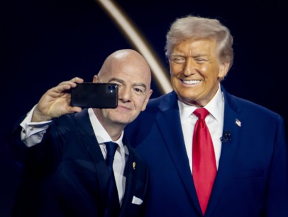 FIFA-voorzitter Gianni Infantino maakt een selfie met president Donald Trump