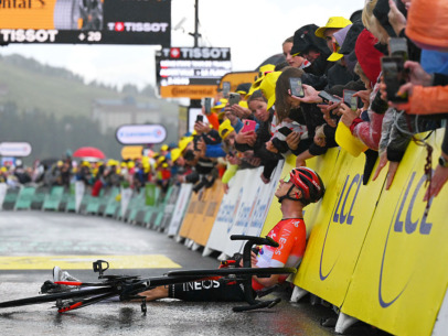 Thymen Arensman na zijn overwinning op La Plagne.