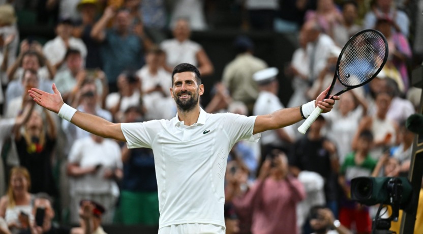 Novak Djokovic viert recordzege op Wimbledon na overwinning op Félix Auger-Aliassime