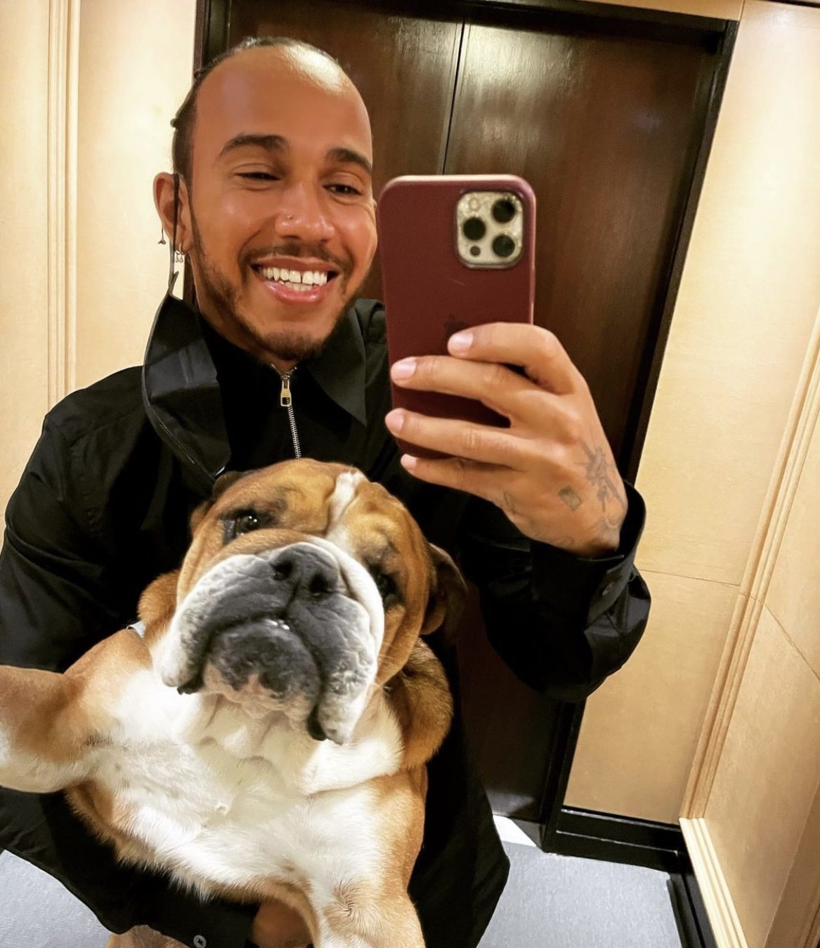 Lewis Hamilton en zijn hond
